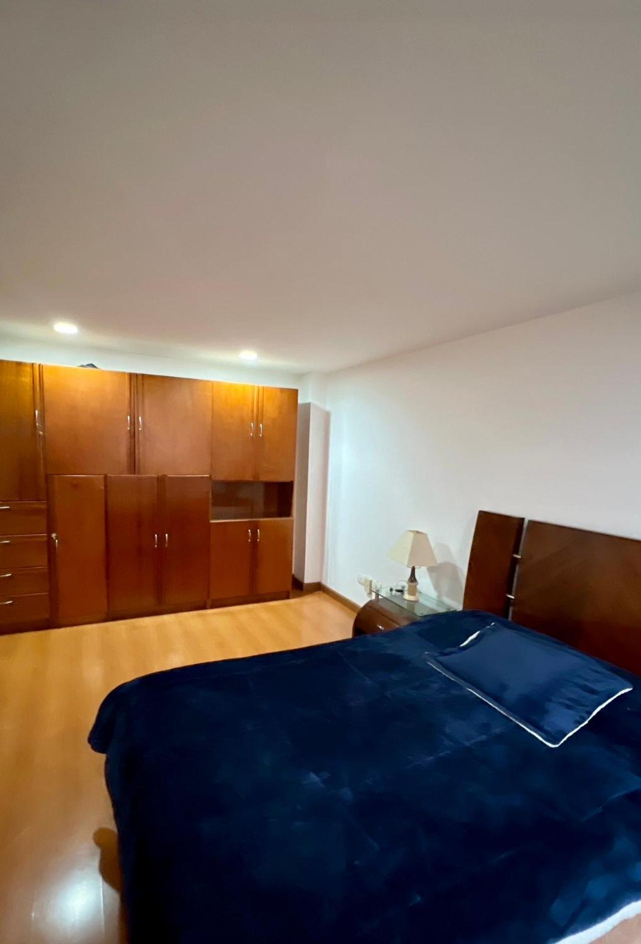 Apto Amplio En Chico - Calle 100 Apartment